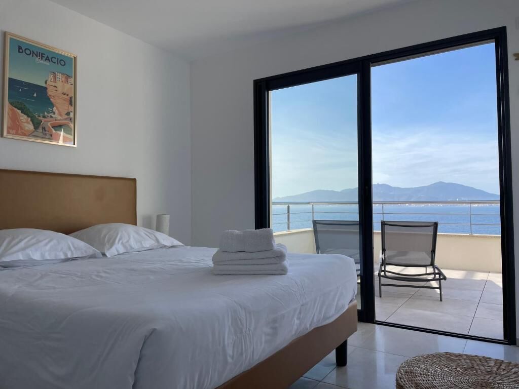 1 bedroom, bed sheets