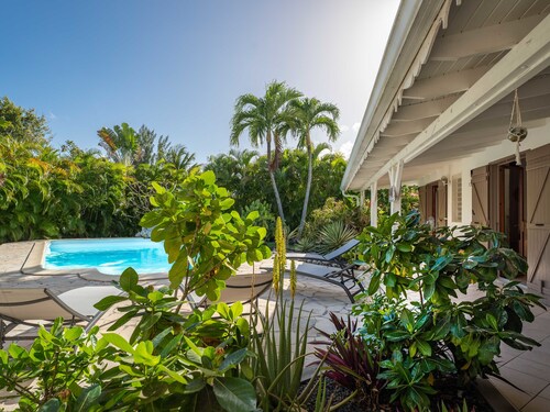 Villa Secrète, à l'abris des regards et proche des plages et commerces