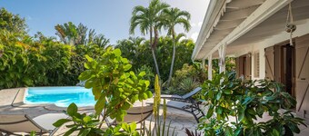 Villa Secrète, hidden from view and close to beaches and shops