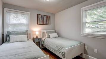 2 quartos, ferros/tábuas de passar roupa, Wi-Fi, roupa de cama