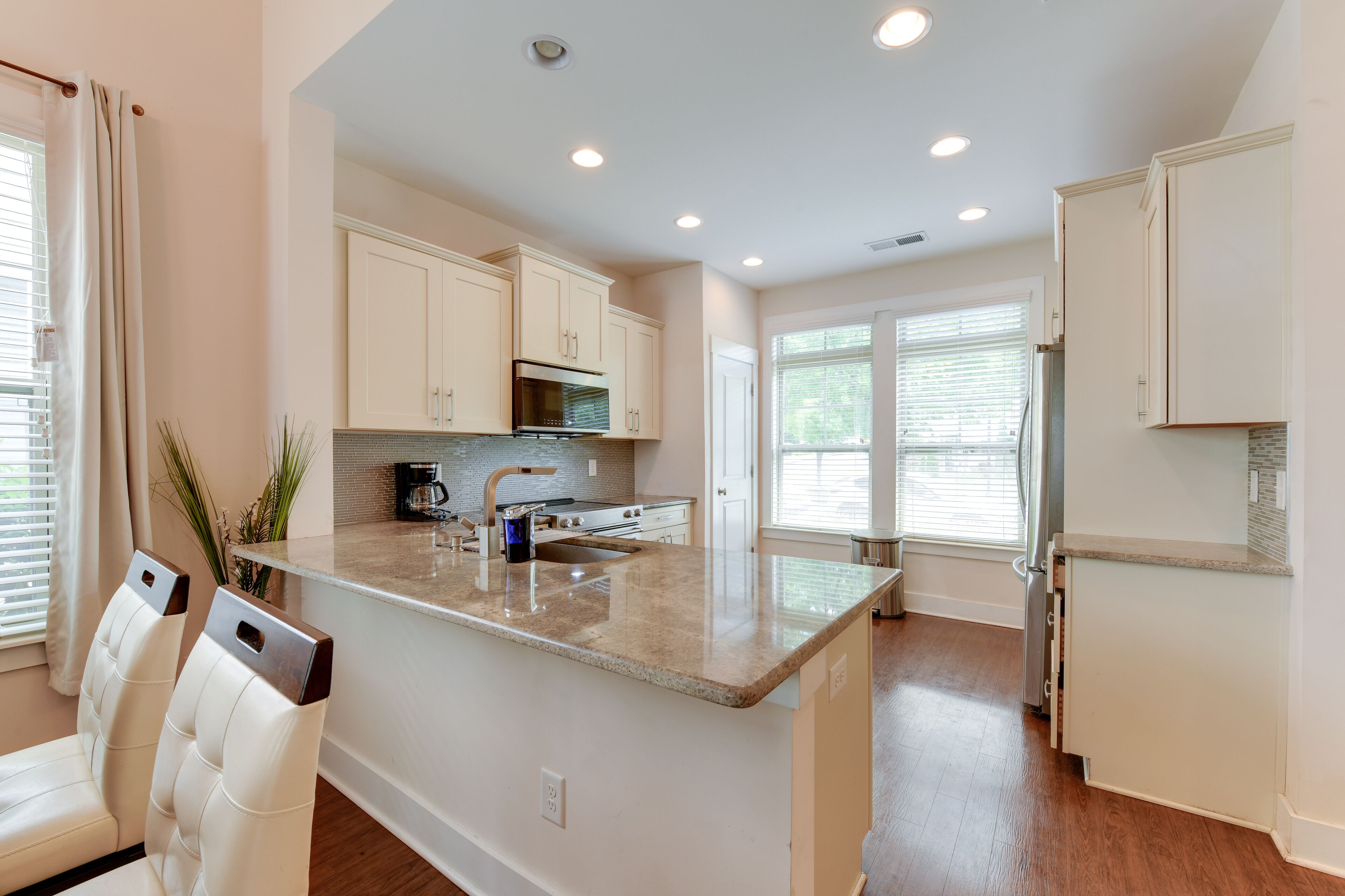 Charlotte Townhome w/ Patio Near Spectrum Center!