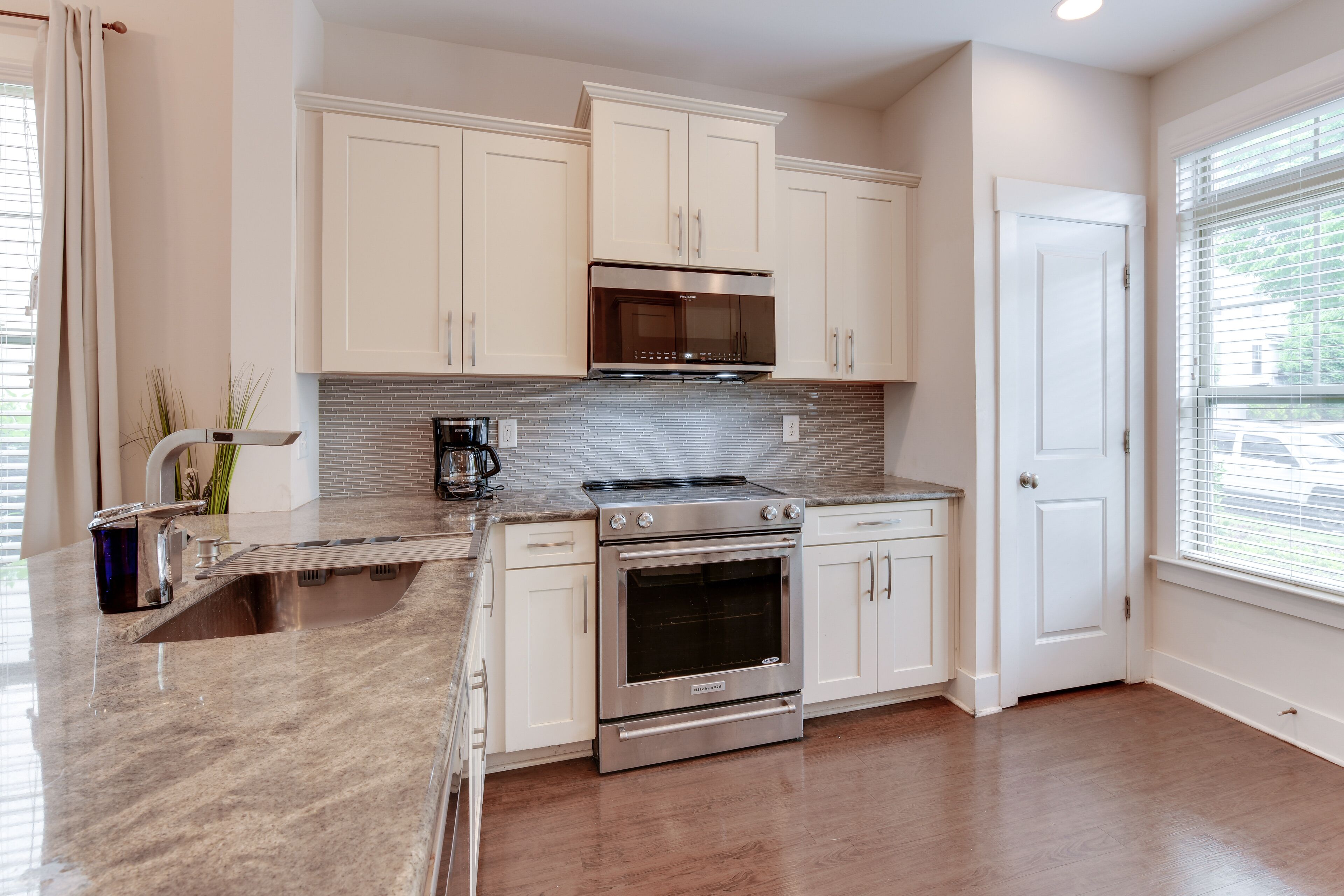 Charlotte Townhome w/ Patio Near Spectrum Center!