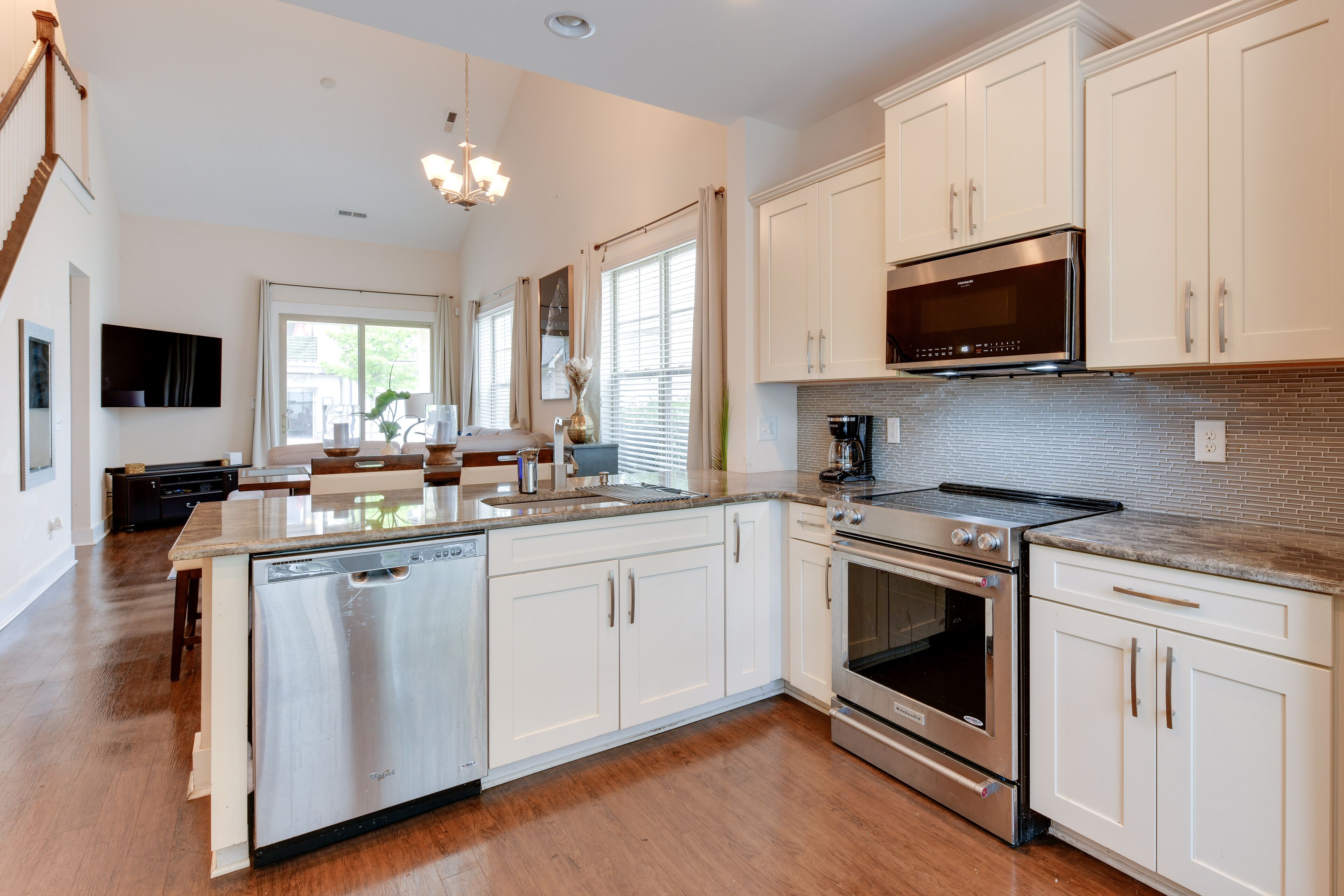 Charlotte Townhome w/ Patio Near Spectrum Center!