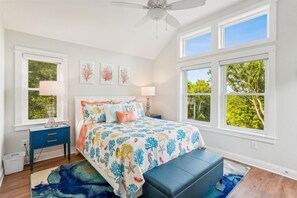 7 bedrooms, desk, WiFi, bed sheets