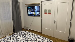Deluxe Room | 1 bedroom, individually furnished, desk, laptop workspace