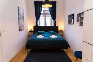 1 Schlafzimmer, Schreibtisch, Bügeleisen/Bügelbrett, Reisekinderbett
