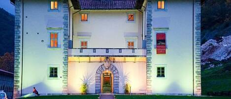 المنشأة من الخارج