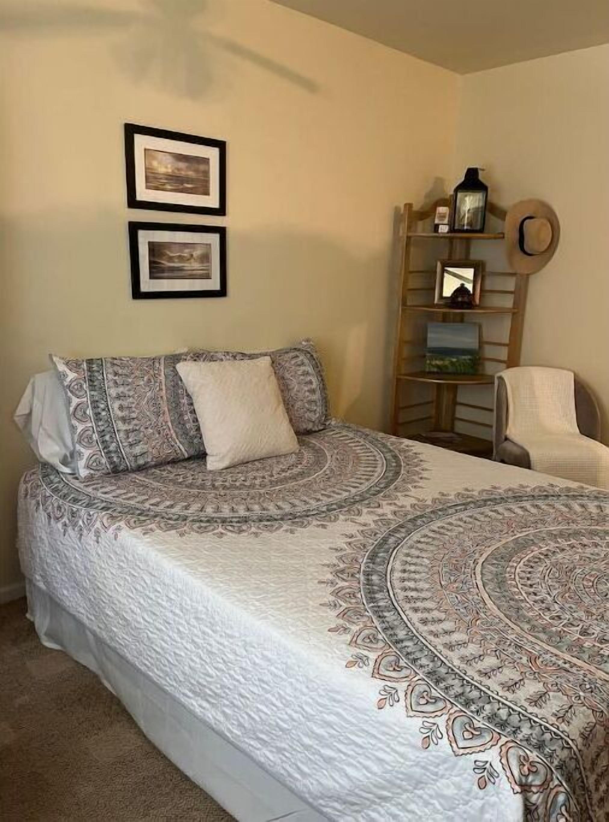 Adorable 2-Bedroom Guest Suite w/Fire pit