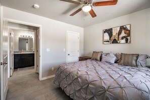 Iron/ironing board, free WiFi, bed sheets - Centrally Located 1 Bed 1 Bath Home-Brand New (Kingman)