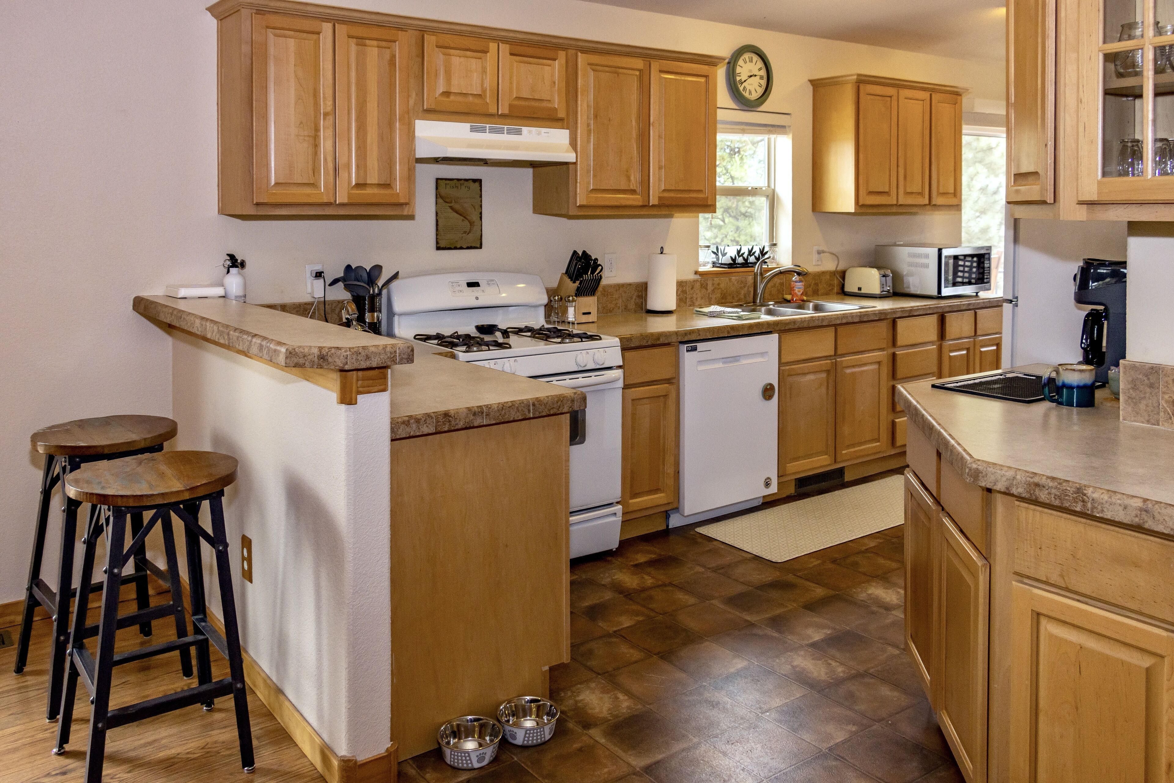 NEW Peaceful Mountain retreat  w/firepit - dog friendly