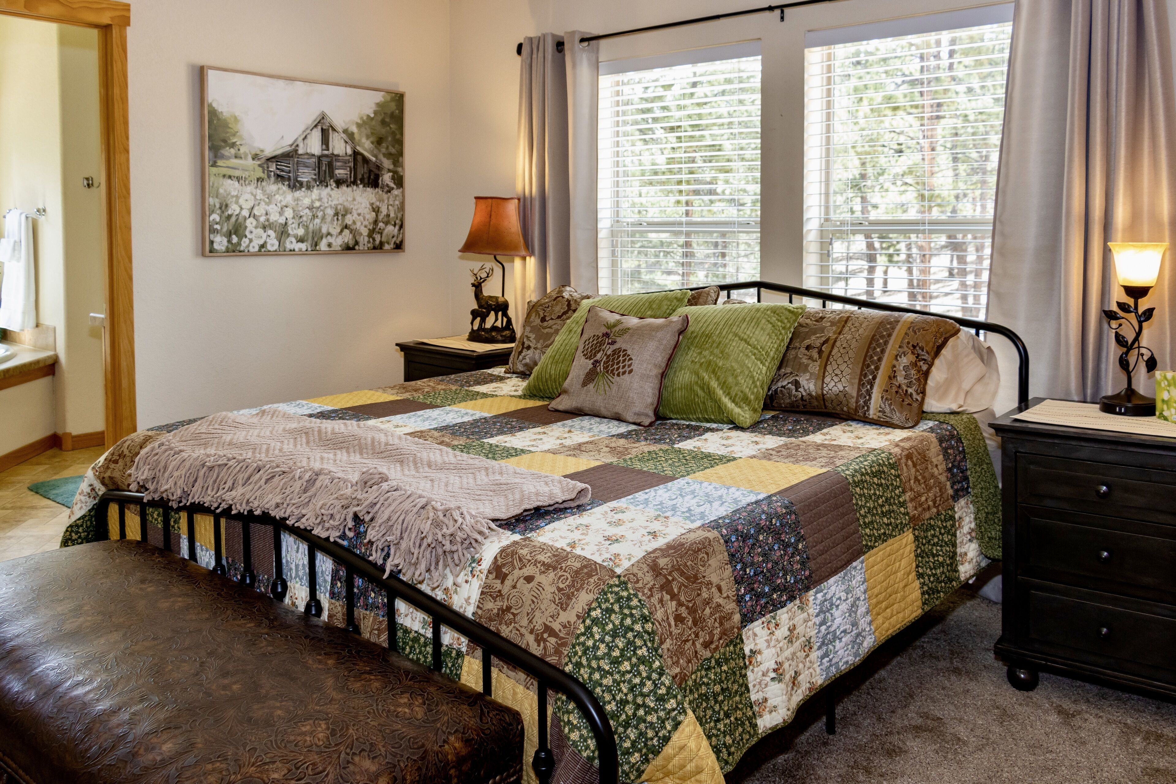 NEW Peaceful Mountain retreat  w/firepit - dog friendly