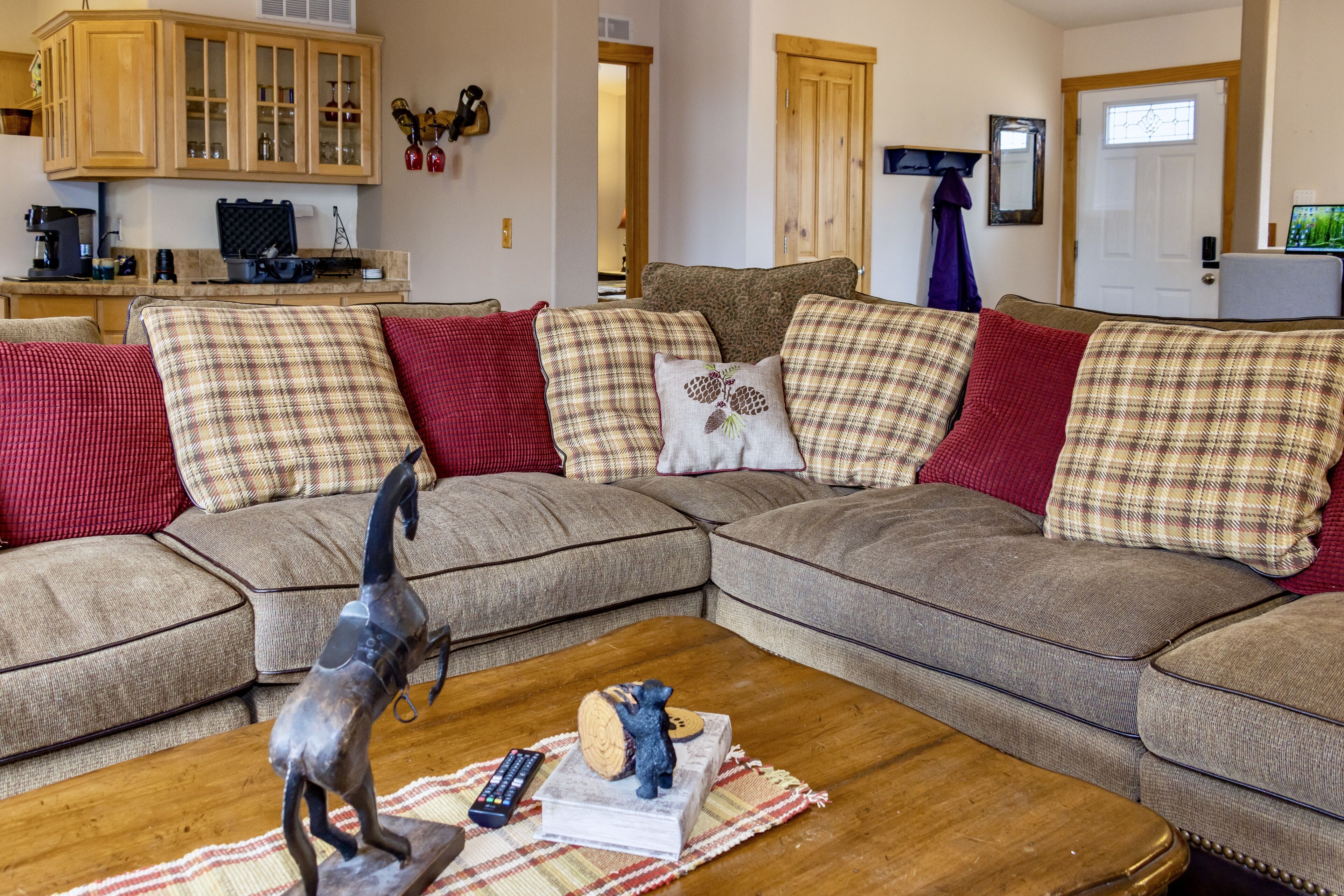 NEW Peaceful Mountain retreat  w/firepit - dog friendly