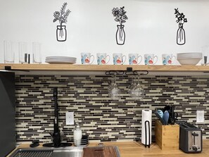 Fridge, microwave, oven, stovetop - Trendy in Tremont, Cleveland U (Cleveland)