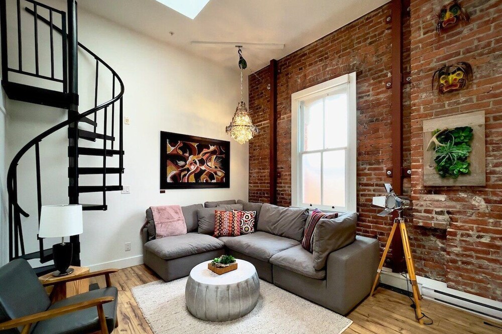 Live the Lofty Life in Old Town Victoria