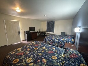 Habitación doble estándar, 1 cama matrimonial, para fumadores | Escritorio, wifi gratis y ropa de cama 