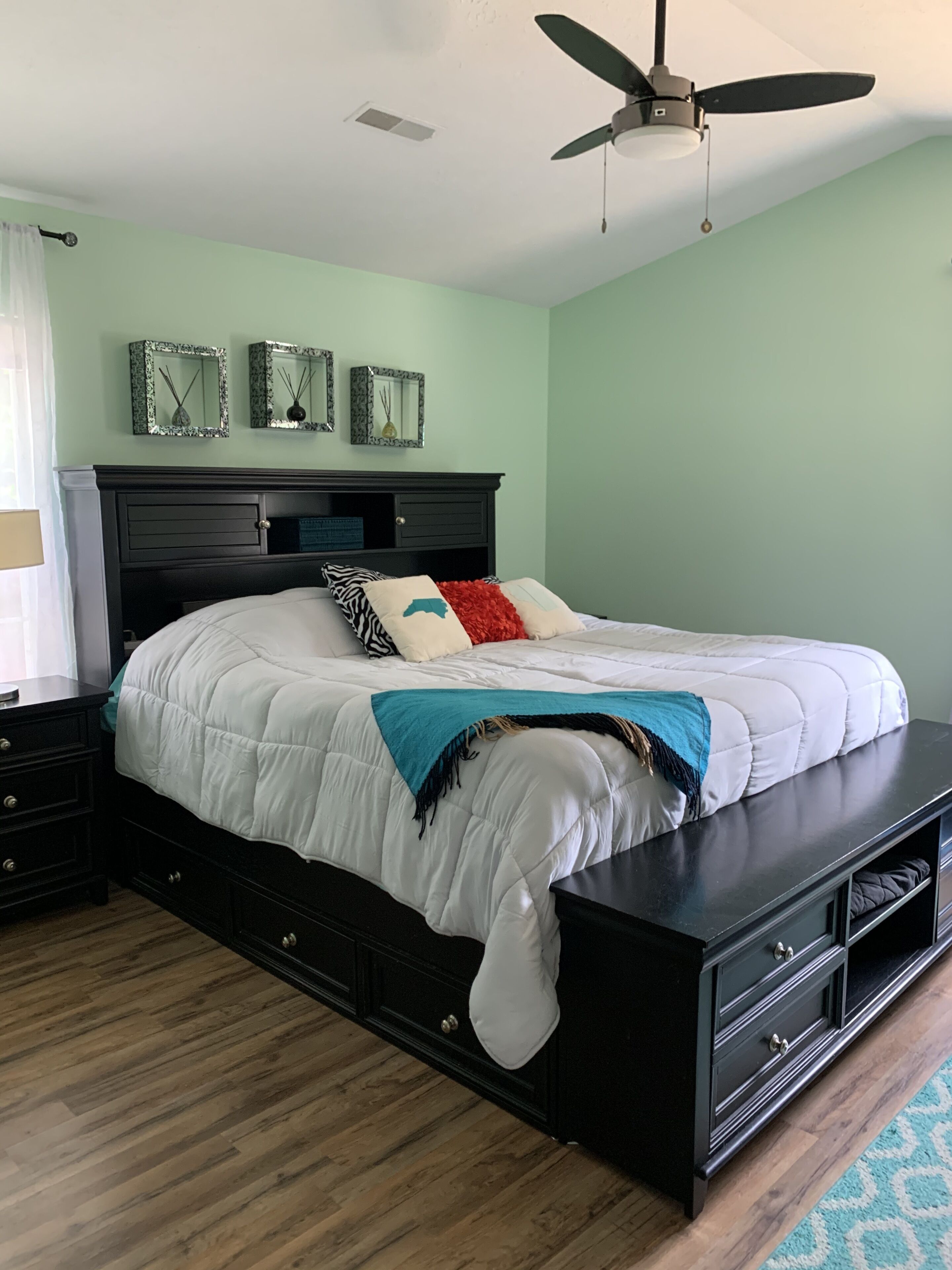 Quiet, dog-friendly, near downtown + the beach!