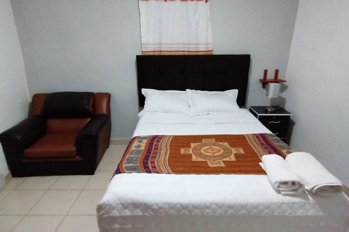 Kamar Premium | Selimut bulu angsa, busa memori, dan Wi-Fi gratis