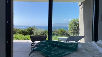 2 bedrooms, bed sheets