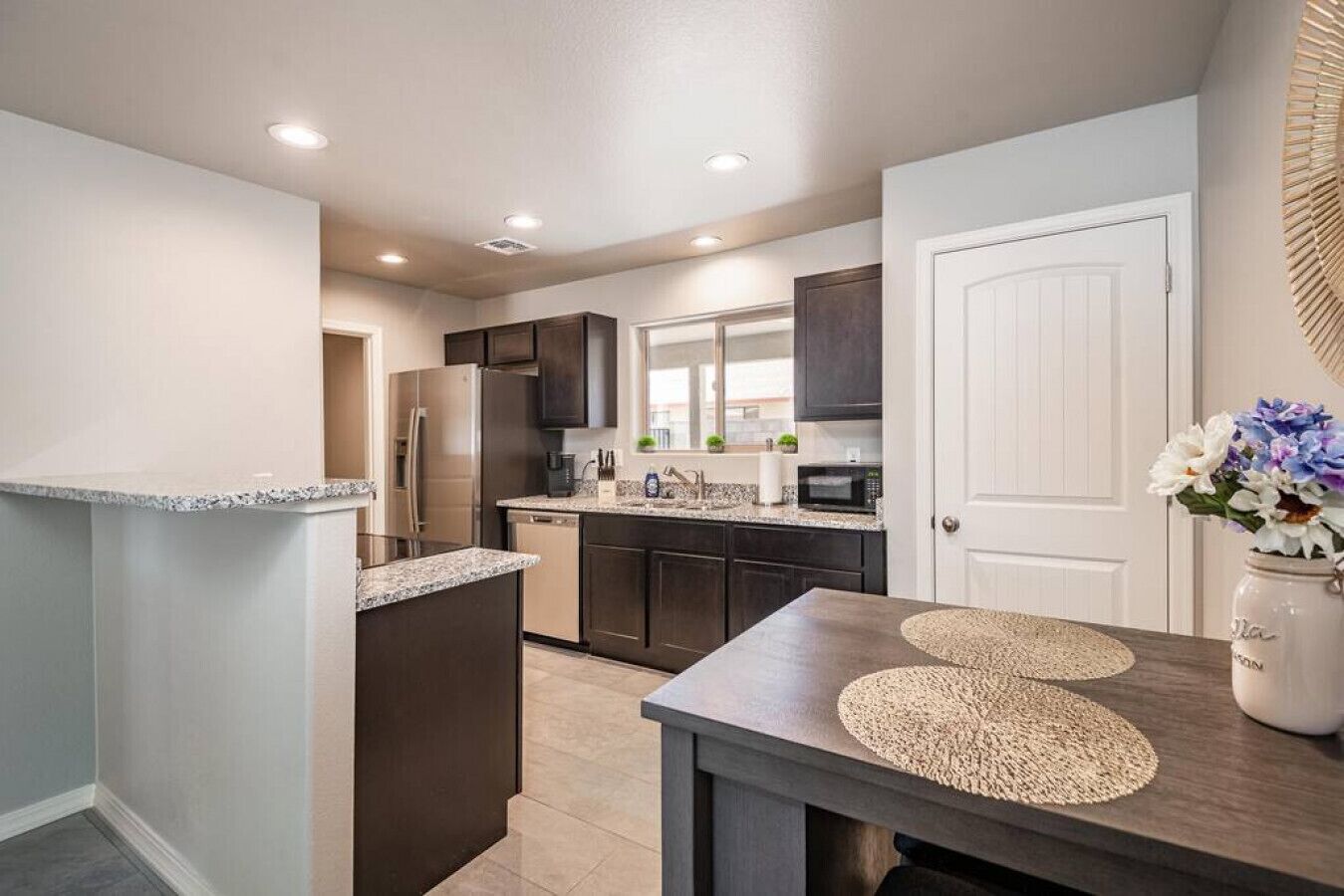 雪櫃、微波爐、焗爐、爐具