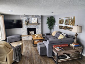 TV - NEW! Sunset Cottage - Lake Lida  (Pelican Rapids)