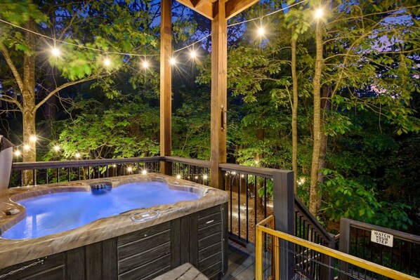 Outdoor spa tub - Forward My Calls · Elevate Your Stay: 4 Decks, Hot Tub, & Idyllic Outdoor Haven (Broken Bow)