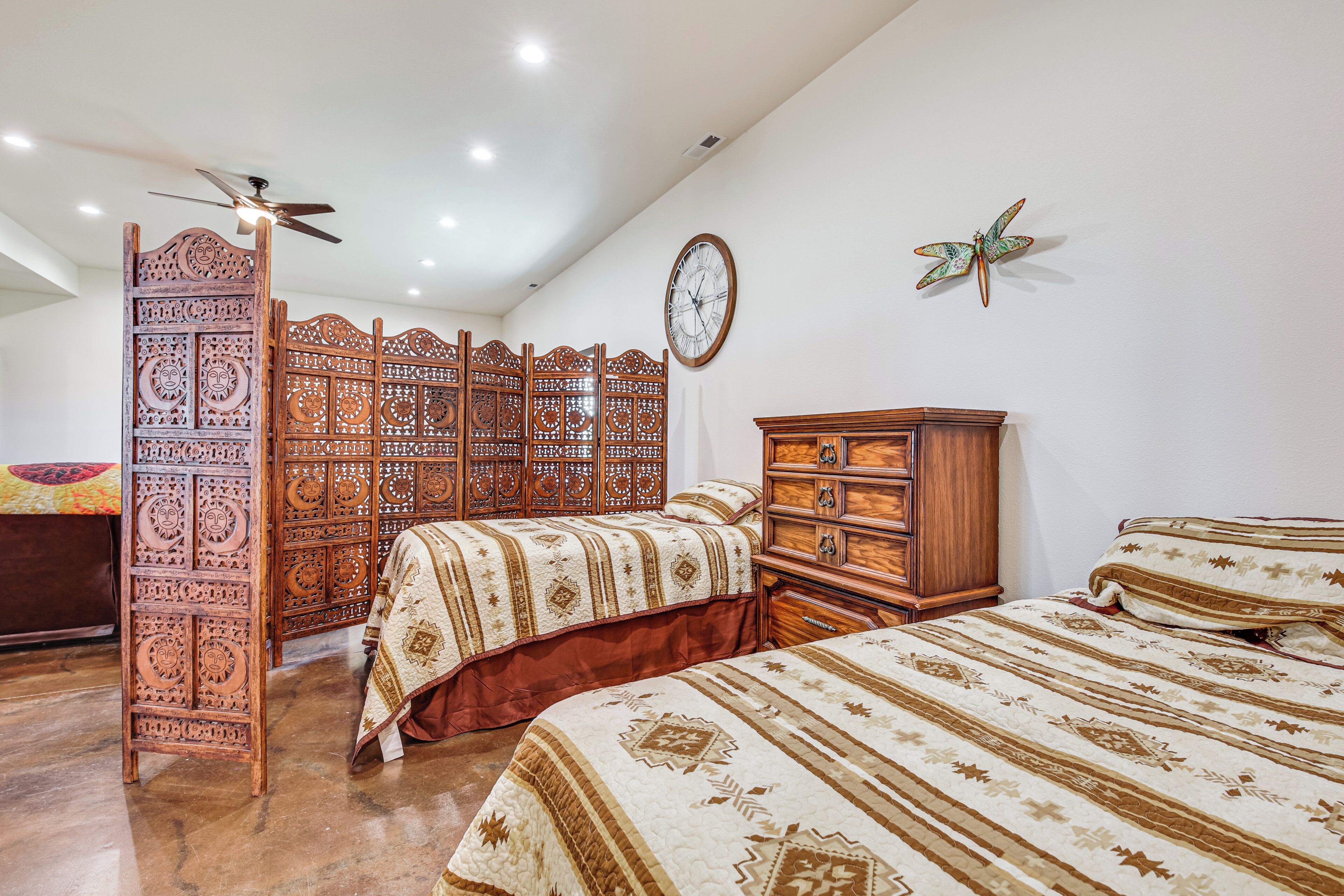 4 Schlafzimmer, Schreibtisch, Reisekinderbett, WLAN