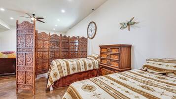 4 Schlafzimmer, Schreibtisch, Reisekinderbett, WLAN