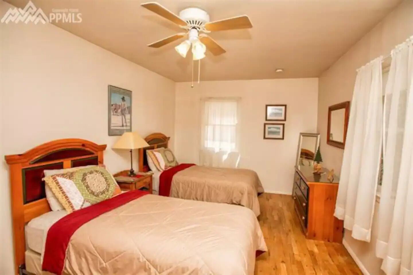 Cascade Cabin by the Creek