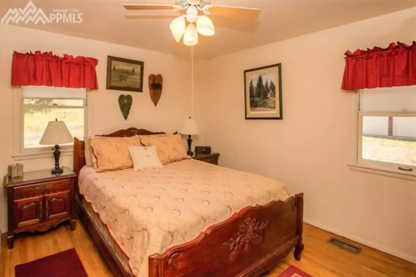 Cascade Cabin by the Creek