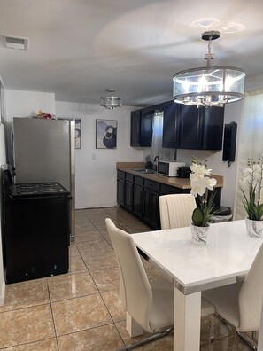 Private kitchen - Renovated luxury home near downtown Orlando! (Orlando)