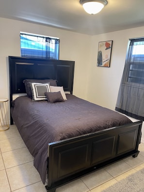 Room - Renovated luxury home near downtown Orlando! (Orlando)