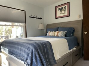 2 bedrooms, desk, iron/ironing board, WiFi