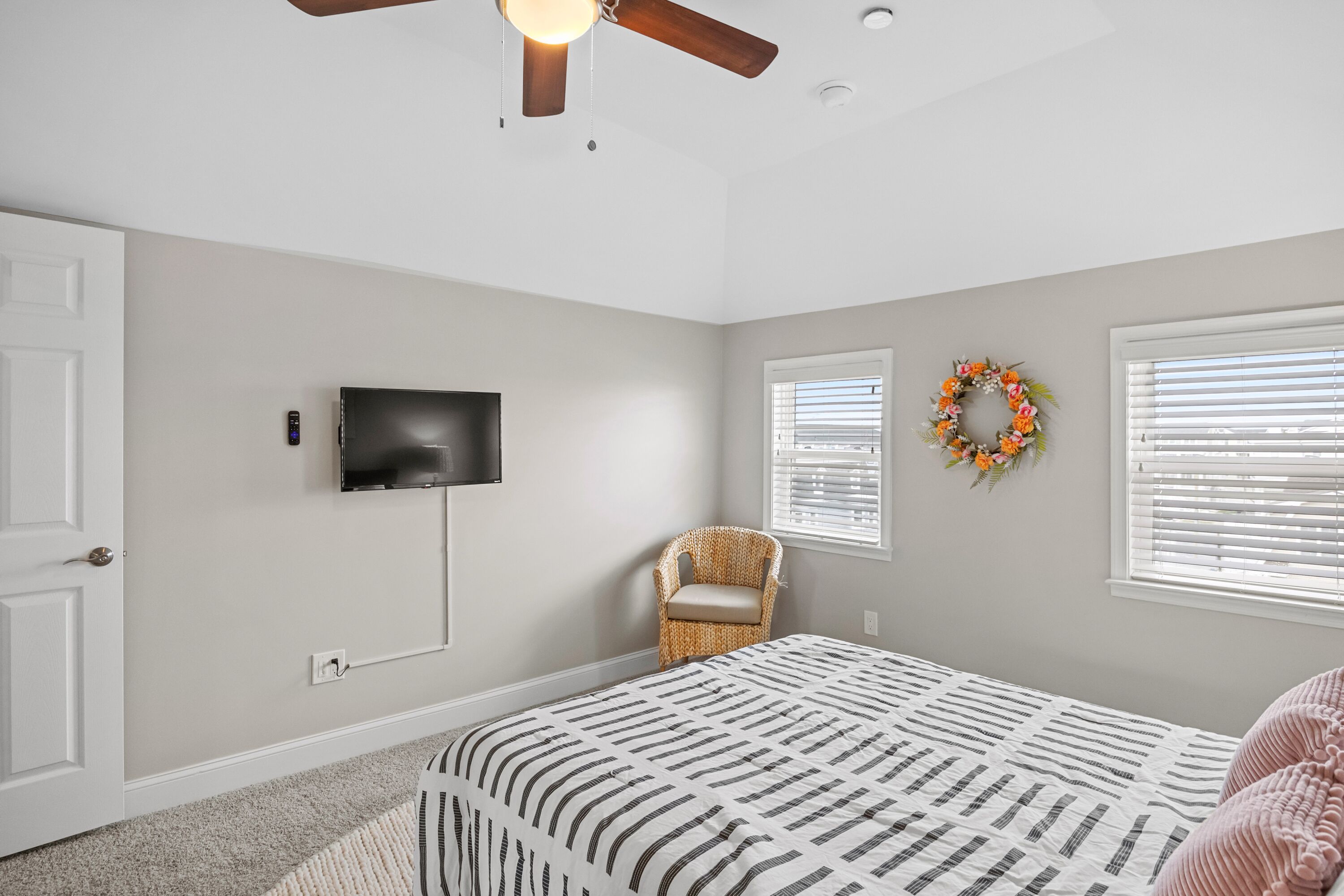 Unique Bohemian Apartment less than 5-Minute Walk to Beach, Sleeps up to 6!