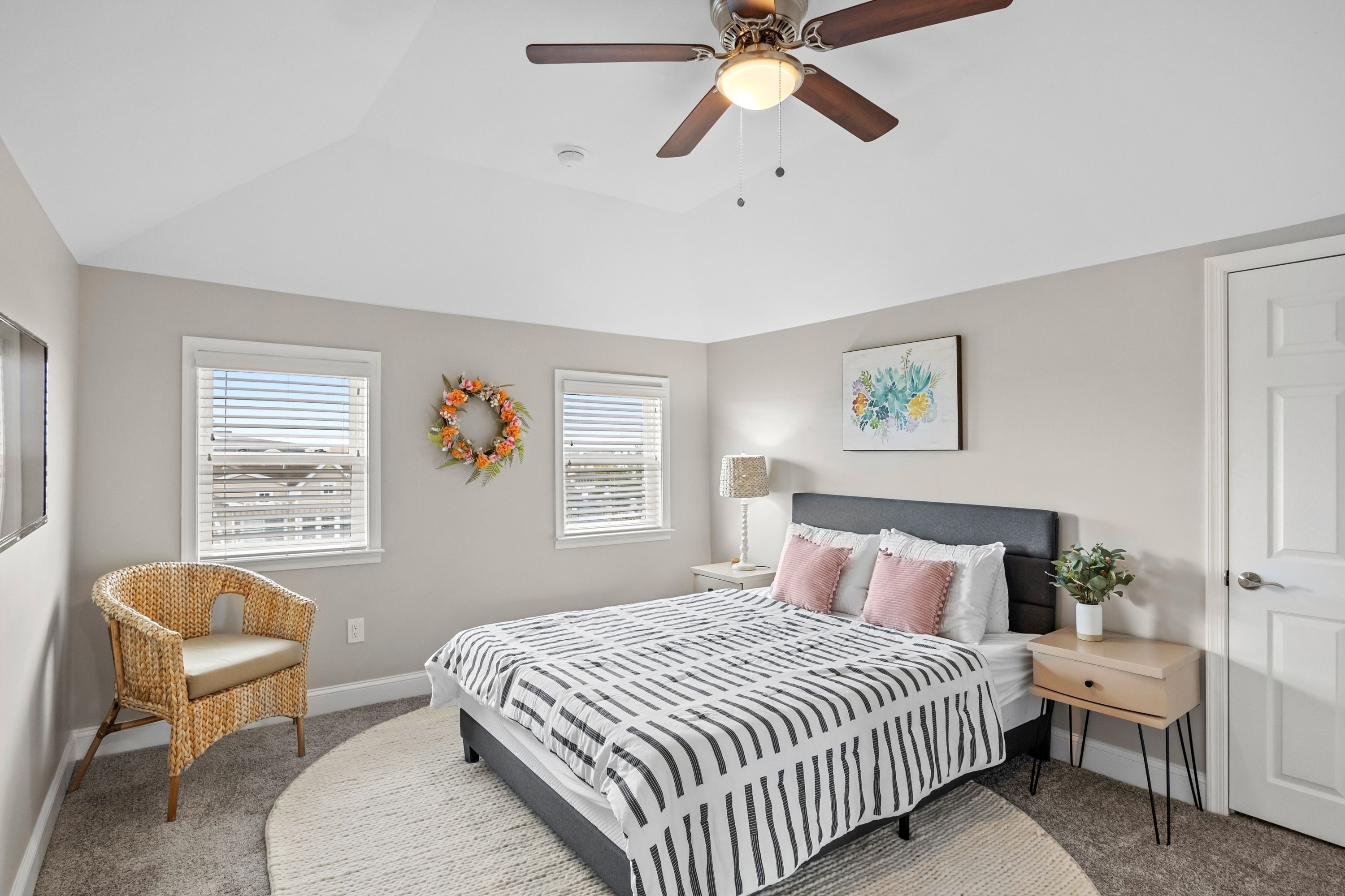 Unique Bohemian Apartment less than 5-Minute Walk to Beach, Sleeps up to 6!