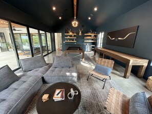 Smart TV, fireplace, books, stereo