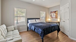 Unclassified image, 2 of 17, button - 2 Bedroom WalkUp Center of it All +10k Video Games, Awesome neighborhood (Austin)