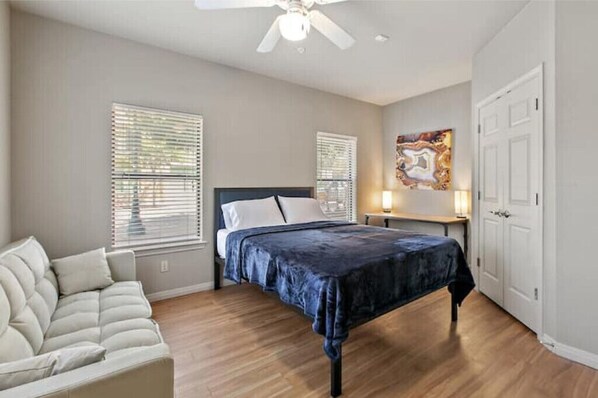 2 bedrooms, desk, iron/ironing board, free WiFi