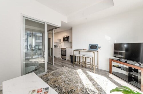 Luxurious Condo with Balcony in Kitchener