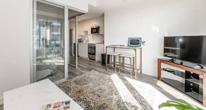 Luxurious Condo with Balcony in Kitchener