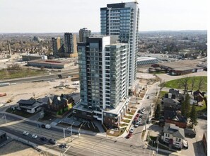 Exterior - Luxurious Condo with Balcony in Kitchener (Kitchener)