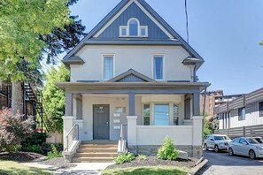 Exterior - Modern Downtown Cozy Apartment. (Kitchener)