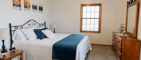 3 chambres, fer et planche à repasser, Wi-Fi gratuit, draps fournis