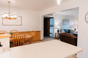 Interior - Country Cottage (Nappanee)