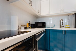 华丽公寓 | 私人厨房 | 大冰箱、微波炉、炉灶、洗碗机