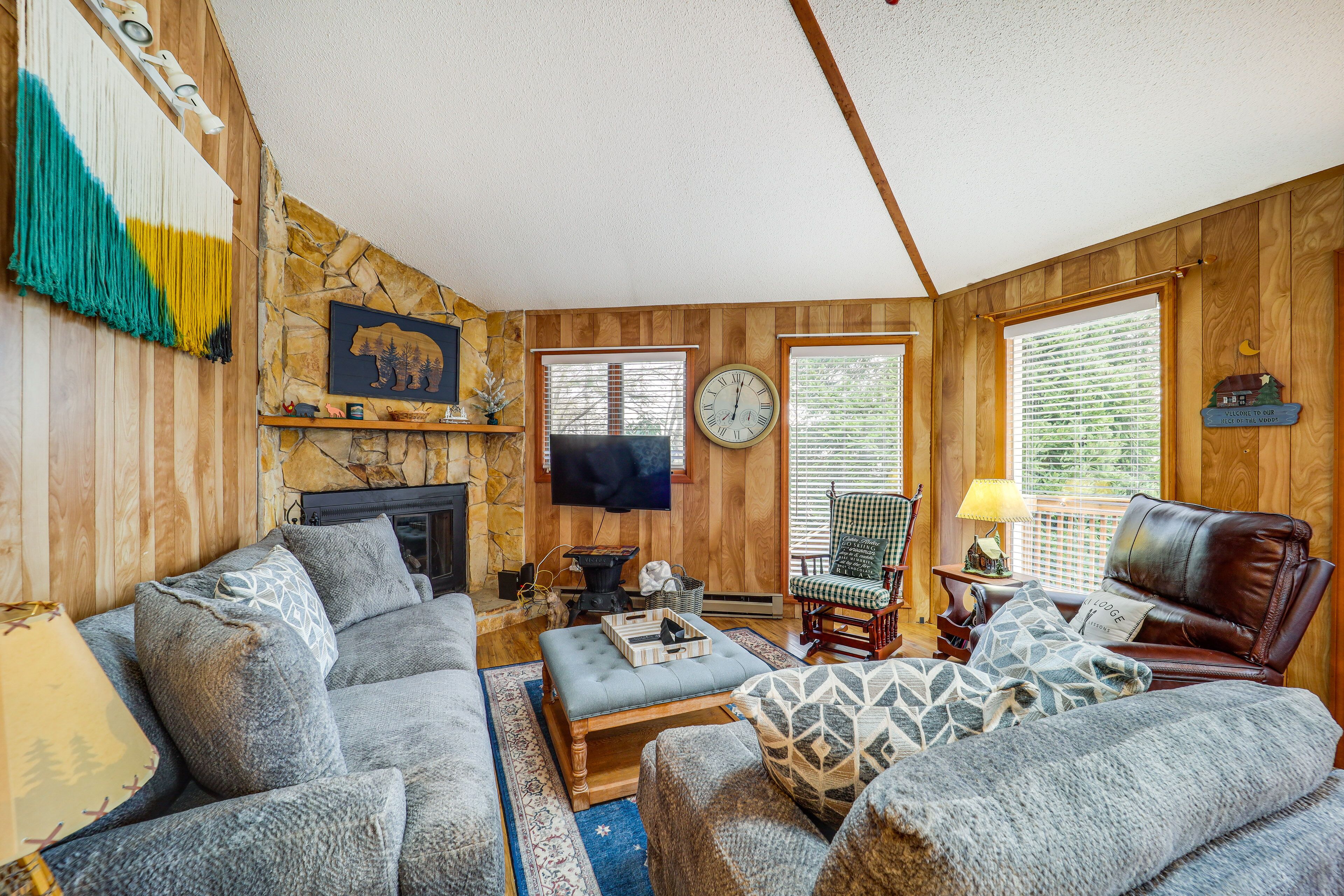 Charming Home < 1 Mi to Beech Mountain Ski Resort