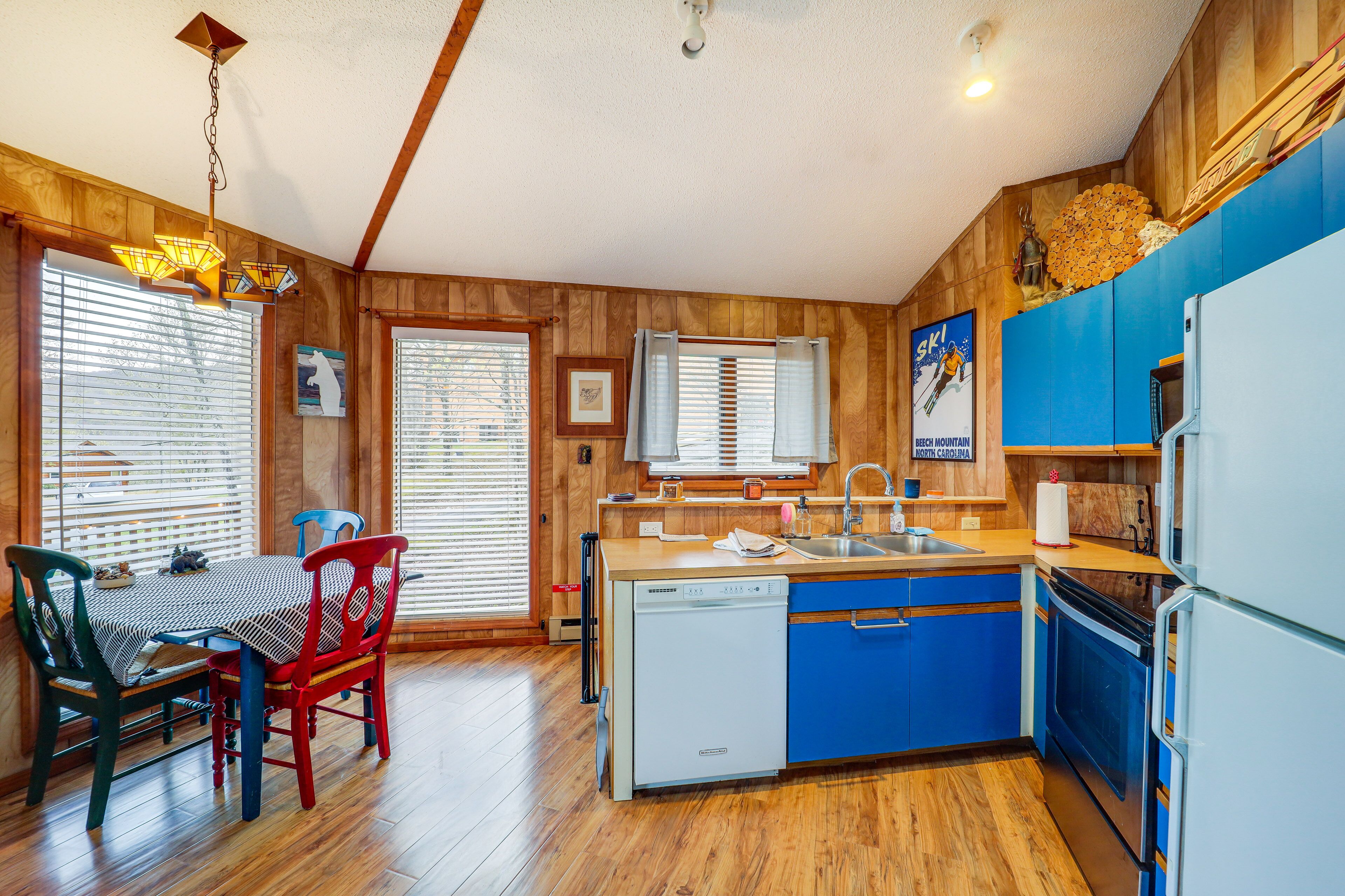 Charming Home < 1 Mi to Beech Mountain Ski Resort