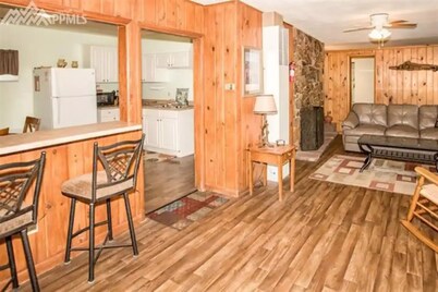 Creekside Cottage - Private Retreat - 1 Mile to Pikes Peak