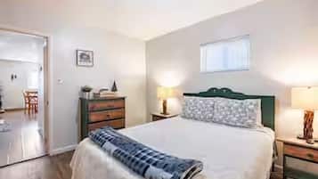 2 bedrooms, iron/ironing board, WiFi, bed sheets