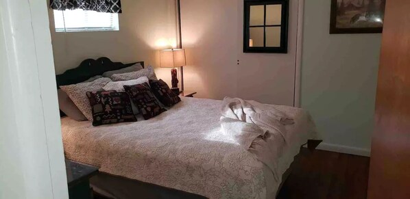 2 bedrooms, iron/ironing board, WiFi, bed sheets