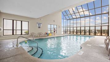 Alberca techada y alberca climatizada